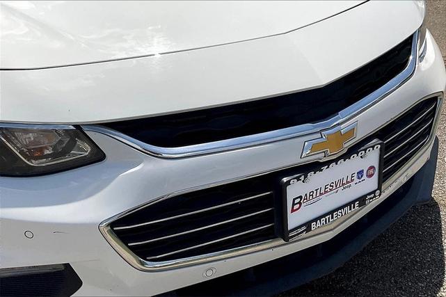 Photo of 2017 Summit White Chevrolet Malibu
