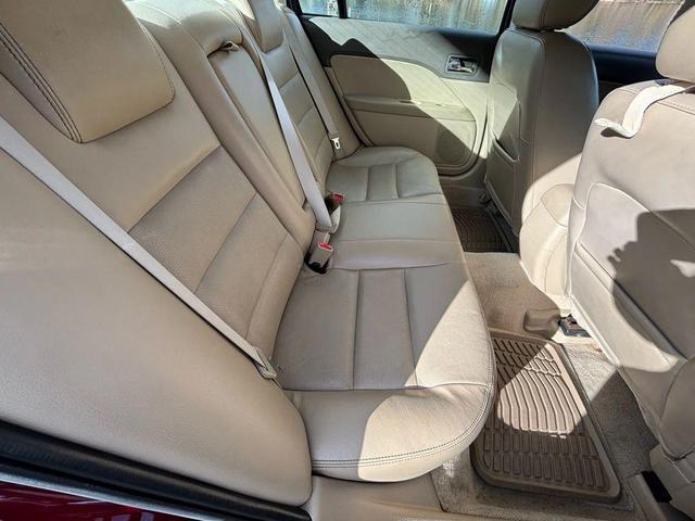 Photo of 2007 Burgundy Ford Fusion