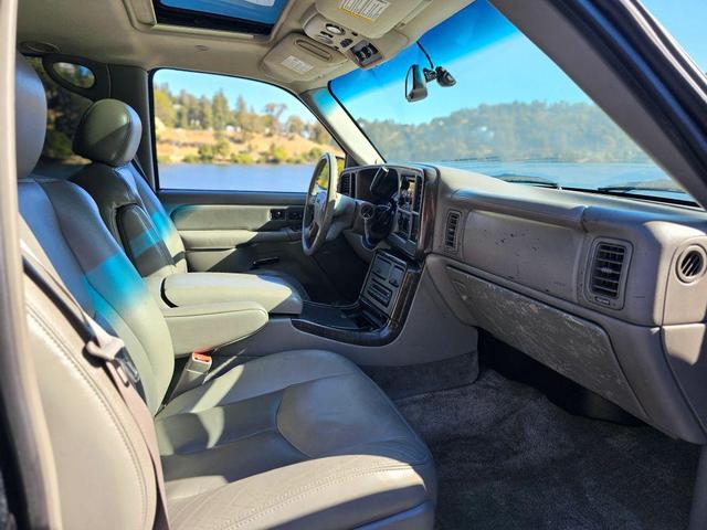 Photo of 2003 Onyx Black GMC Yukon XL