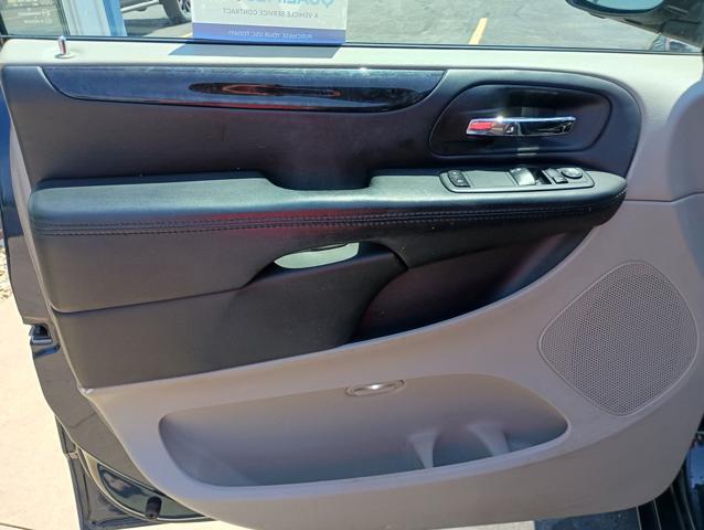 Photo of 2014 True Blue Pearlcoat Dodge Grand Caravan