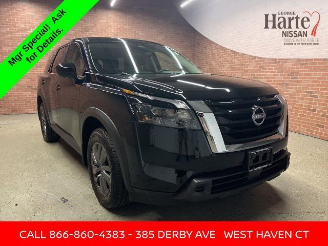 Photo of 2024 Black Nissan Pathfinder