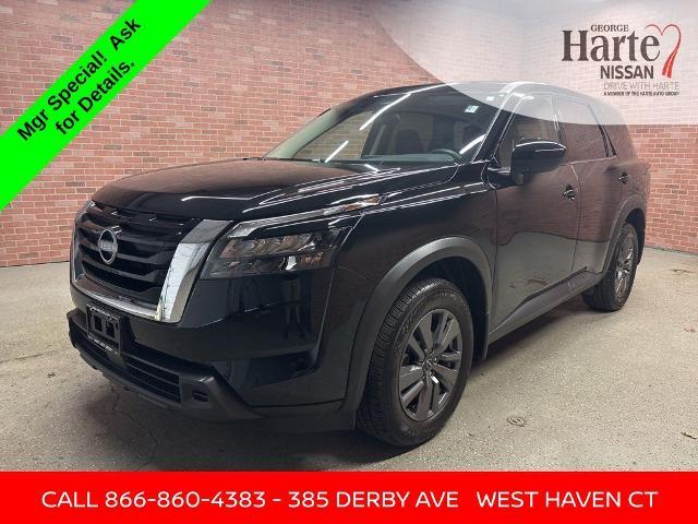 Photo of 2024 Black Nissan Pathfinder