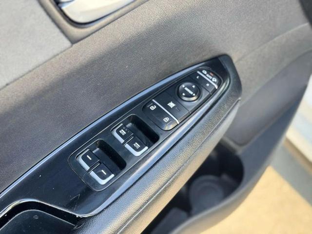 Photo of 2016 Snow White Pearl Kia Optima