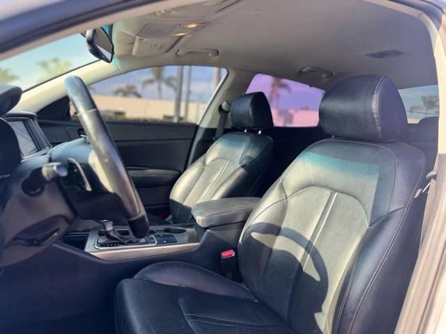 Photo of 2016 Snow White Pearl Kia Optima