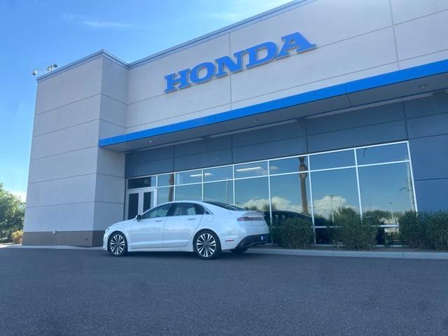 Photo of 2020 White Platinum Lincoln MKZ