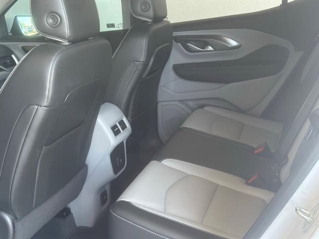 Photo of 2022 Summit White GMC Terrain