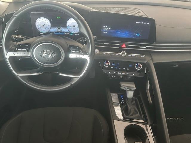 Photo of 2023 Onyx Black Hyundai ELANTRA