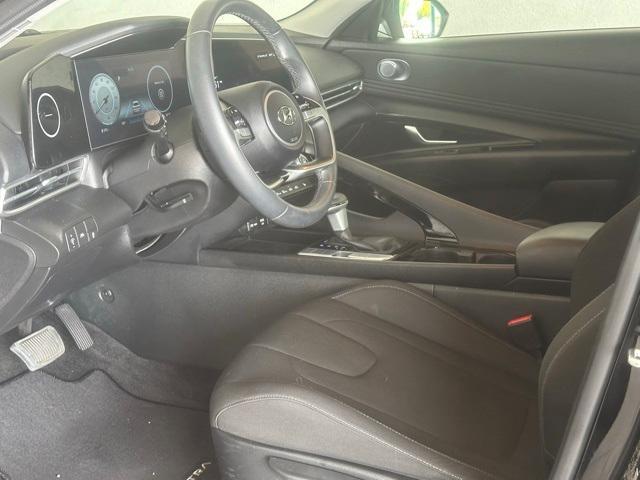 Photo of 2023 Onyx Black Hyundai ELANTRA