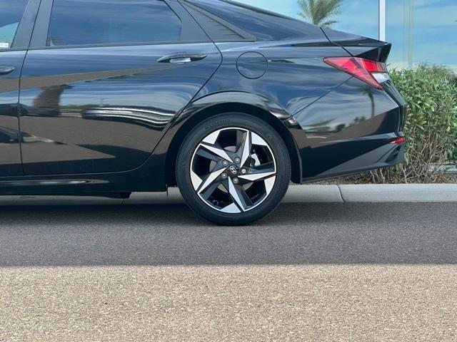 Photo of 2023 Onyx Black Hyundai ELANTRA
