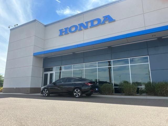 Photo of 2023 Onyx Black Hyundai ELANTRA