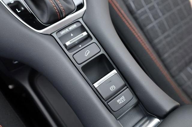 Photo of 2026 Pearl Honda HR-V
