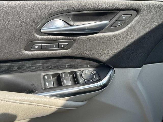 Photo of 2019 Stellar Black Metallic Cadillac XT4