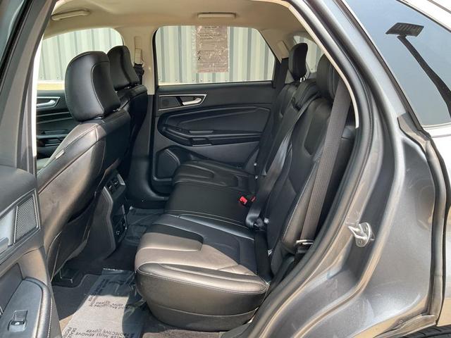 Photo of 2022 Gray Metallic Ford Edge