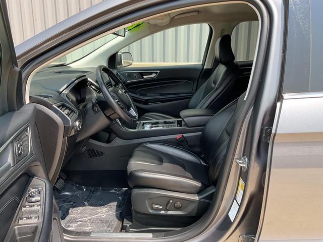 Photo of 2022 Gray Metallic Ford Edge
