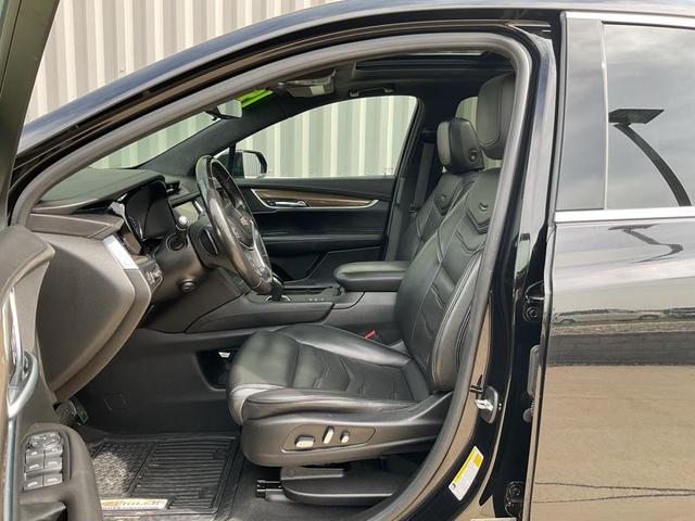Photo of 2019 Stellar Black Metallic Cadillac XT5