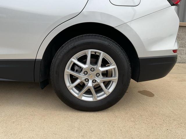 Photo of 2022 Silver Ice Metallic Chevrolet Equinox