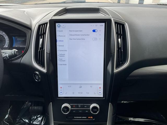 Photo of 2024 Black Metallic Ford Edge