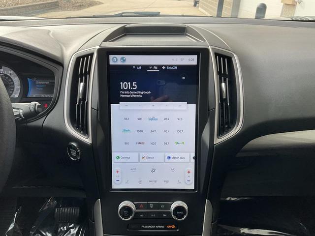 Photo of 2024 Black Metallic Ford Edge