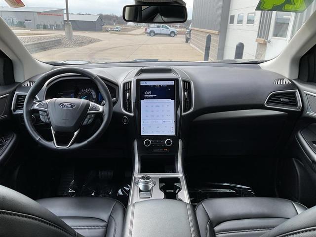 Photo of 2024 Black Metallic Ford Edge
