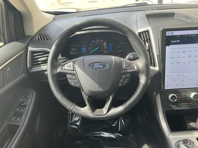 Photo of 2022 Gray Metallic Ford Edge