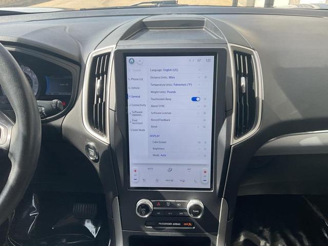 Photo of 2022 Gray Metallic Ford Edge