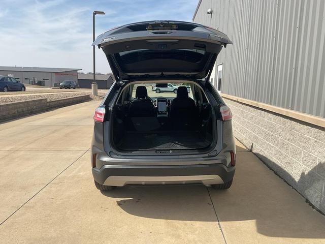 Photo of 2022 Gray Metallic Ford Edge
