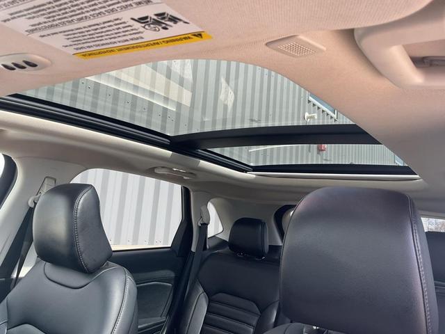 Photo of 2022 Gray Metallic Ford Edge