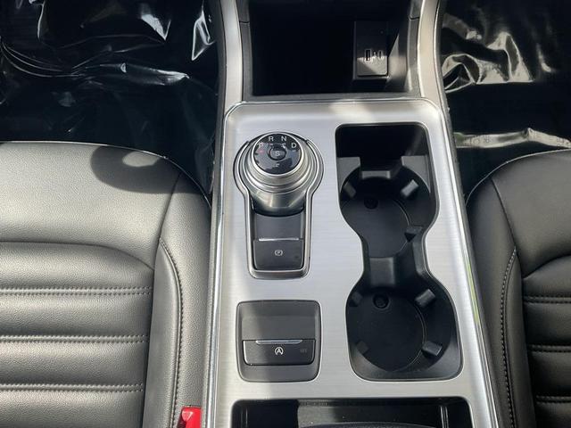 Photo of 2022 Gray Metallic Ford Edge