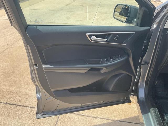 Photo of 2022 Gray Metallic Ford Edge