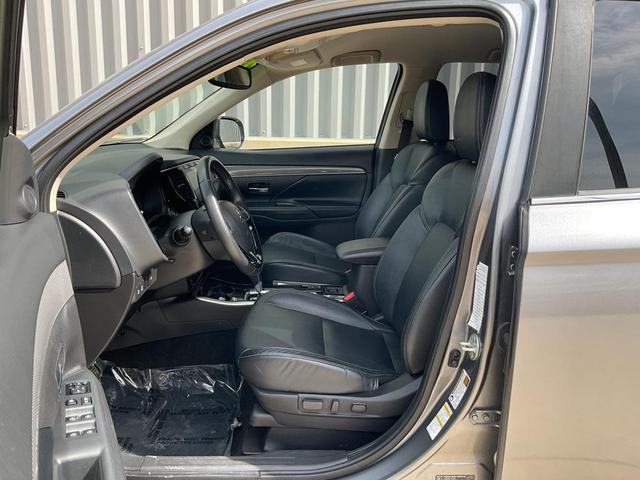 Photo of 2020 Mercury Gray Metallic Mitsubishi Outlander