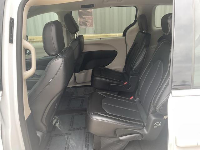 Photo of 2024 Bright White Clearcoat Chrysler Pacifica