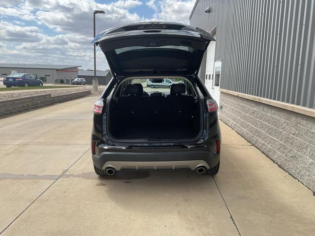 Photo of 2024 Black Metallic Ford Edge