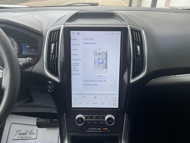 Photo of 2024 Black Metallic Ford Edge