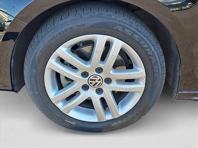 Photo of 2017 Black Volkswagen Jetta