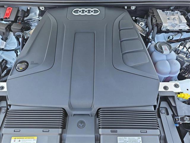 Photo of 2025 Glacier White Metallic Audi Q7
