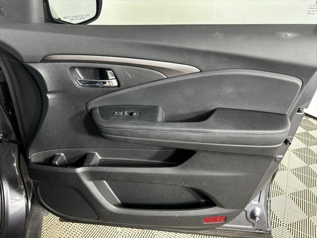 Photo of 2020 Modern Steel Metallic Honda Pilot