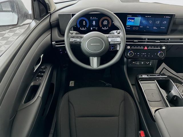 Photo of 2025 White Pearl Hyundai TUCSON Hybrid