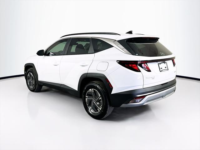 Photo of 2025 White Pearl Hyundai TUCSON Hybrid