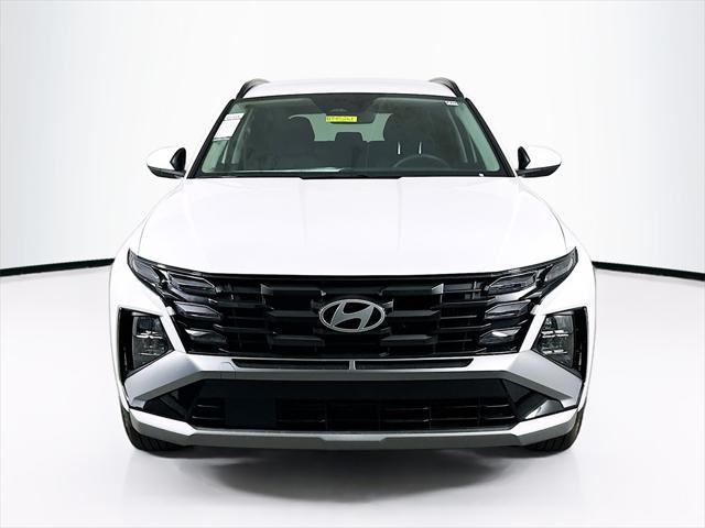 Photo of 2025 White Pearl Hyundai TUCSON Hybrid