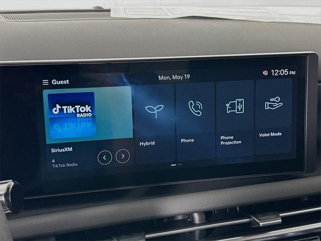 Photo of 2025 White Pearl Hyundai TUCSON Hybrid