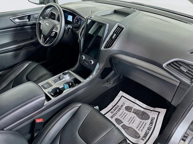 Photo of 2022 Silver Metallic Ford Edge