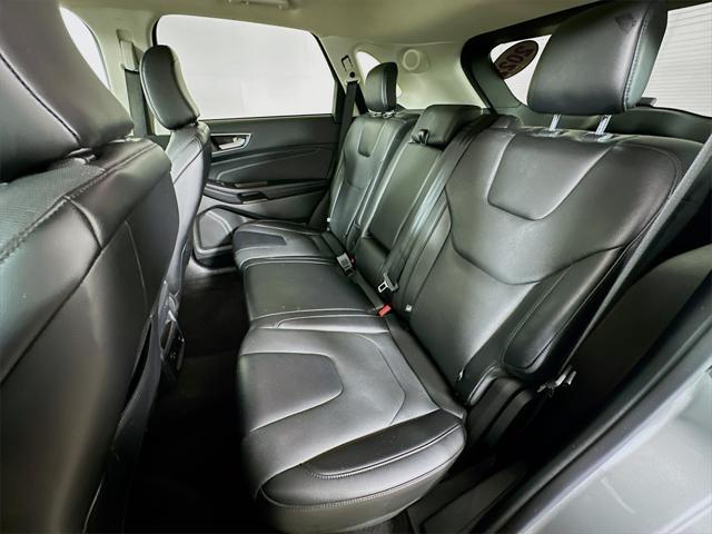 Photo of 2022 Silver Metallic Ford Edge