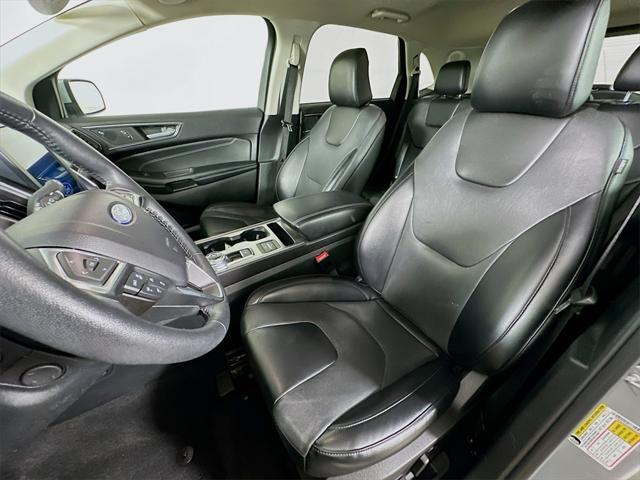 Photo of 2022 Silver Metallic Ford Edge