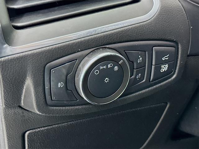 Photo of 2022 Silver Metallic Ford Edge