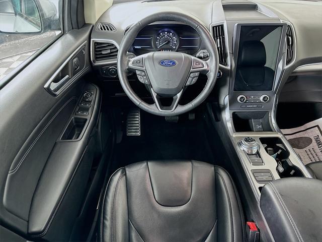 Photo of 2022 Silver Metallic Ford Edge