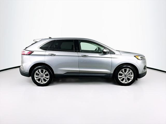 Photo of 2022 Silver Metallic Ford Edge