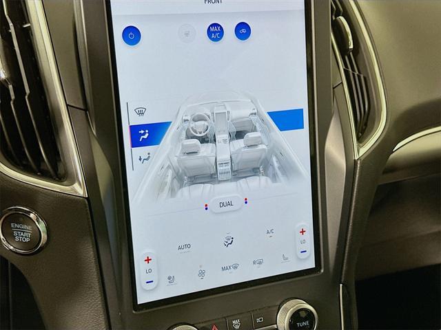 Photo of 2022 Silver Metallic Ford Edge