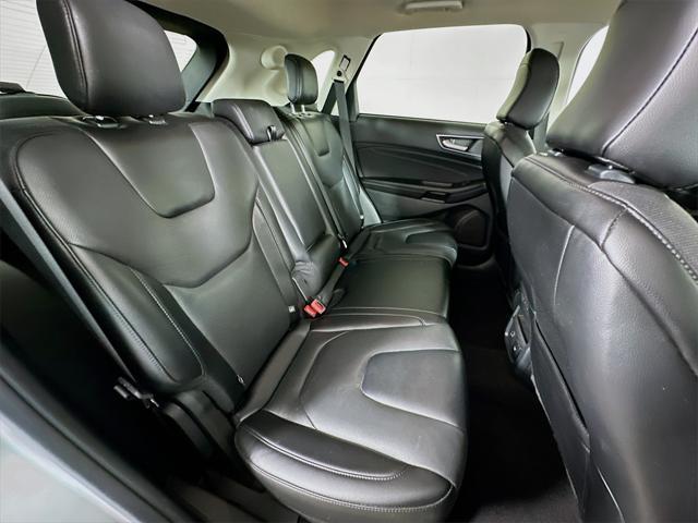 Photo of 2022 Silver Metallic Ford Edge