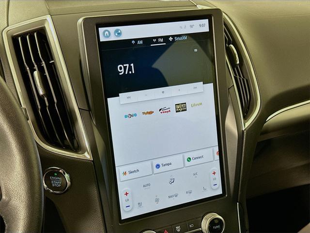 Photo of 2022 Silver Metallic Ford Edge