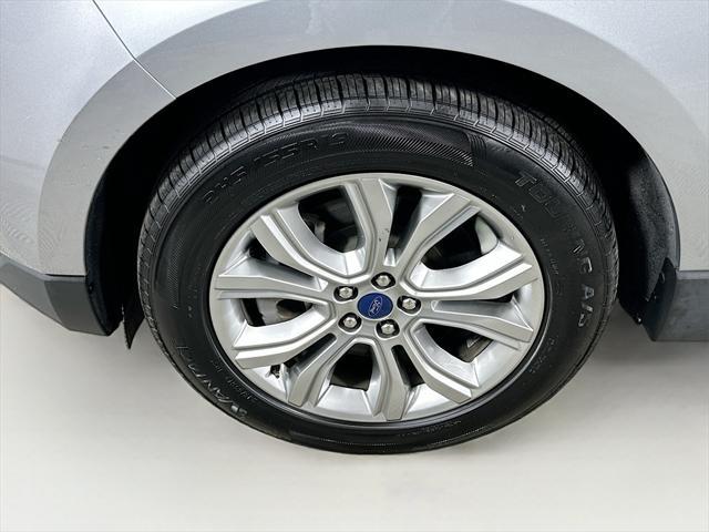 Photo of 2022 Silver Metallic Ford Edge